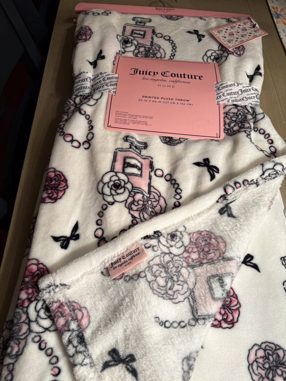 Juicy Couture White Plush Throw with Pink Perfume Bottle & Floral Print - Picture 3 of 4
